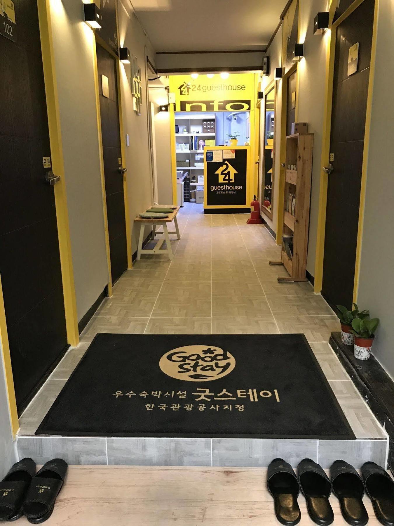 24 Guesthouse Jongno Tower Seul Esterno foto